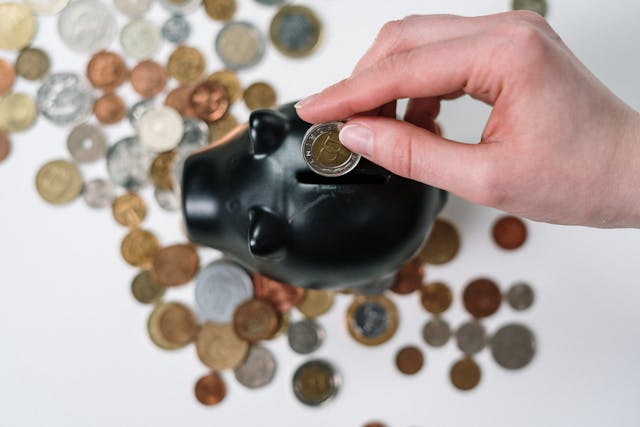 6 Essential Tips to Effectively Manage Your Savings Account - advertisement shout