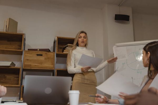 What is the Difference Between Insurance Agent and Financial Advisor What is the Difference Between Insurance Agent and Financial Advisor - advertisement shout