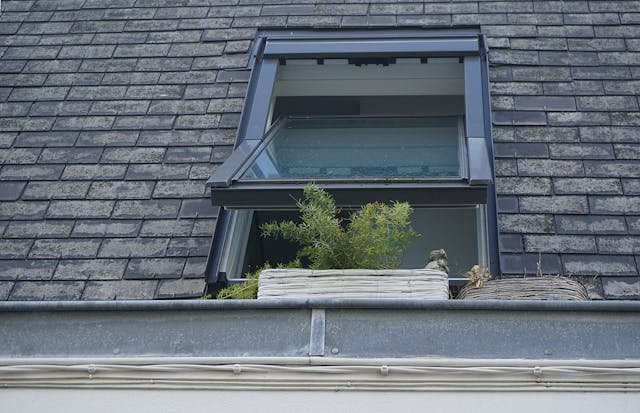 Does home insurance cover roof damage - advertisement shout