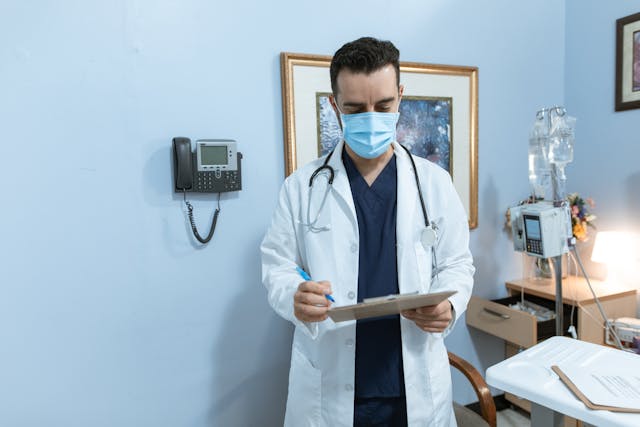 Standalone Health Insurance Companies in India - advertisement shout