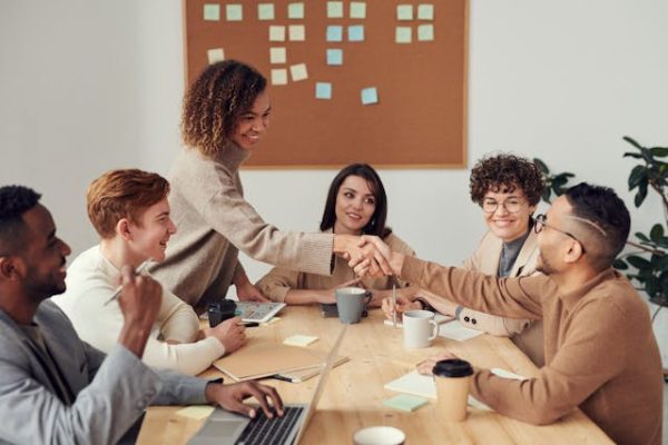 The Benefits of Joining an Insurance Agency Network - advertisement shout