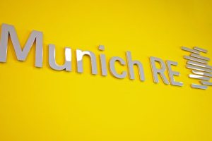 munich re logo yellowbg