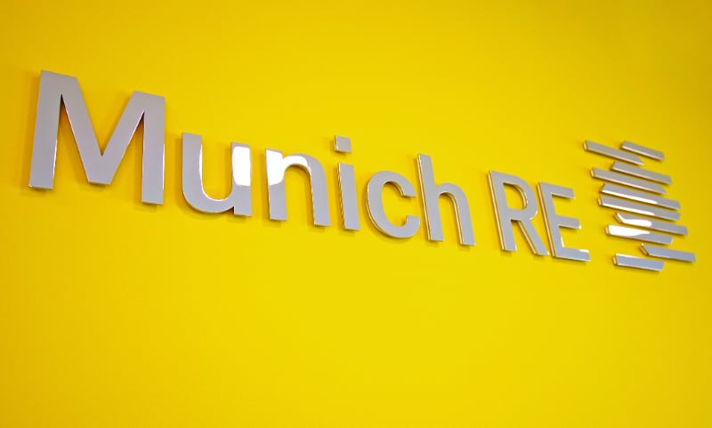 munich re logo yellowbg